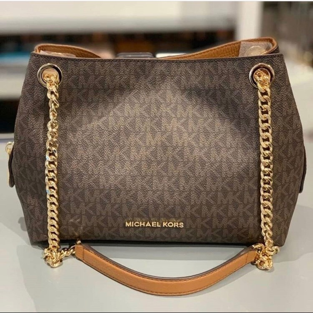 🌸NEW LISTING!Michael Kors Chain strap bag with matching wallet